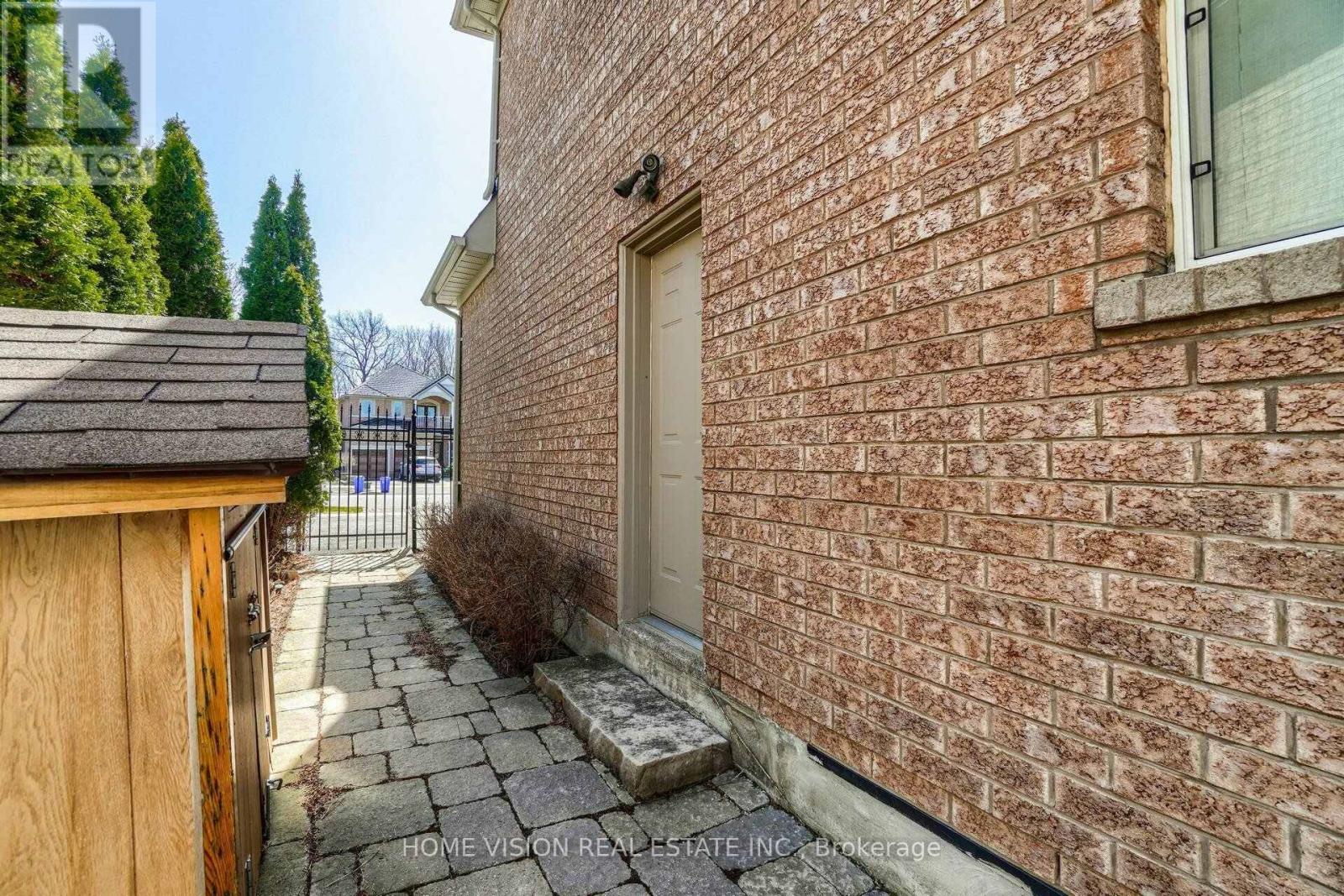 House – BSMT - 24 SANDBANKS DRIVE E, Richmond Hill – photo 2
