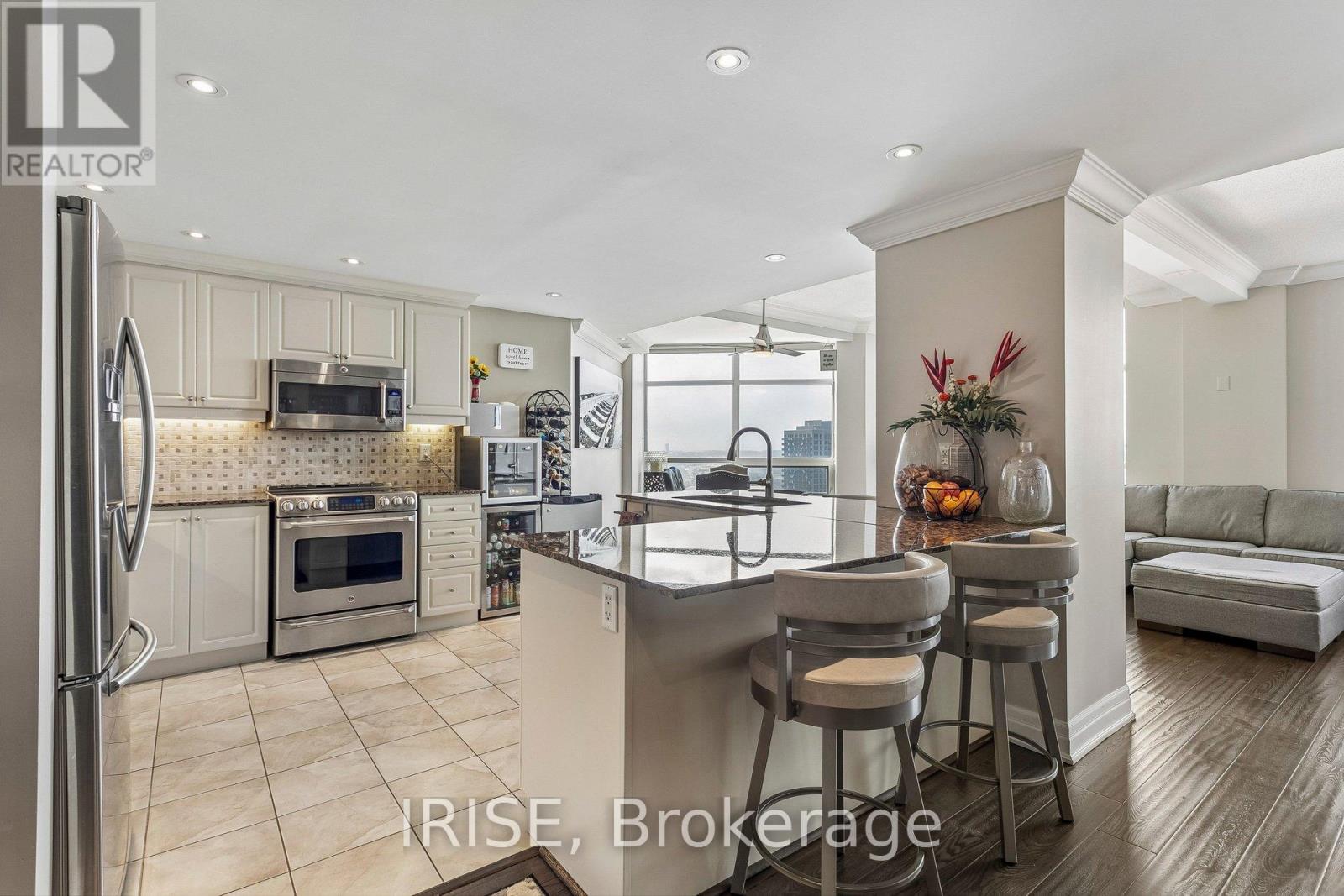 Apartment – PH01 - 9 GEORGE STREET, Brampton – photo 2