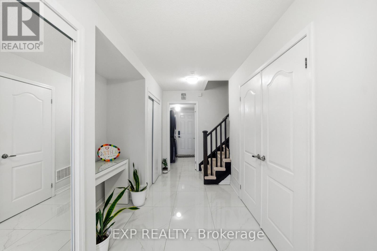 Row / Townhouse – 6 TOLEDO LANE, Brampton – photo 3