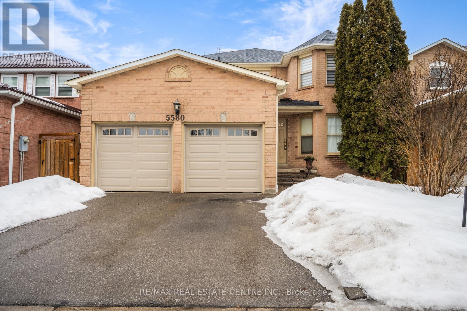 House – 5580 MILLBROOK LANE, Mississauga – photo 2