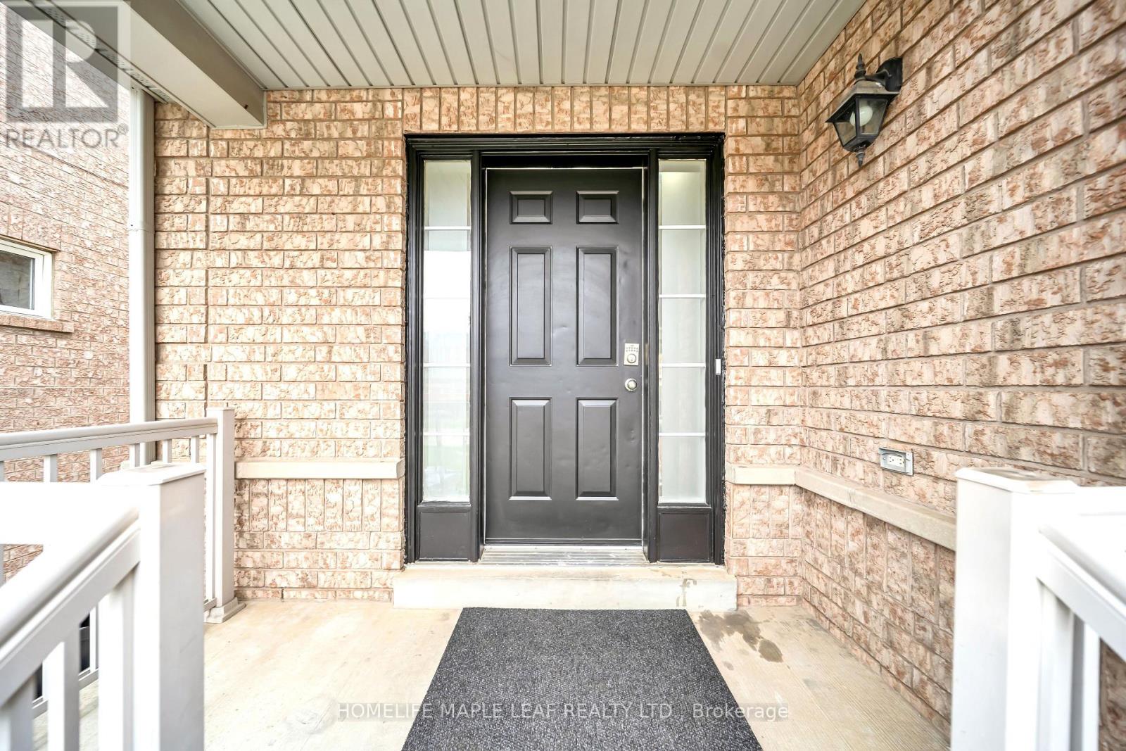 House – 6 VERMONT ROAD, Brampton – photo 3