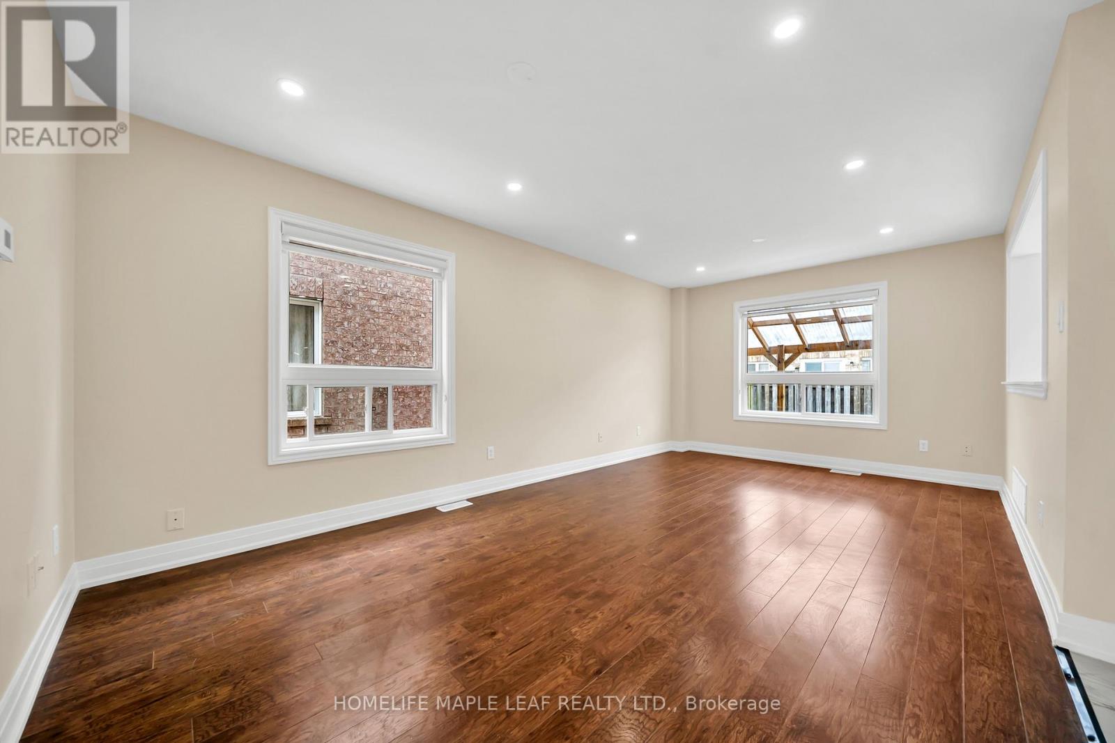 House – 6 VERMONT ROAD, Brampton – photo 5