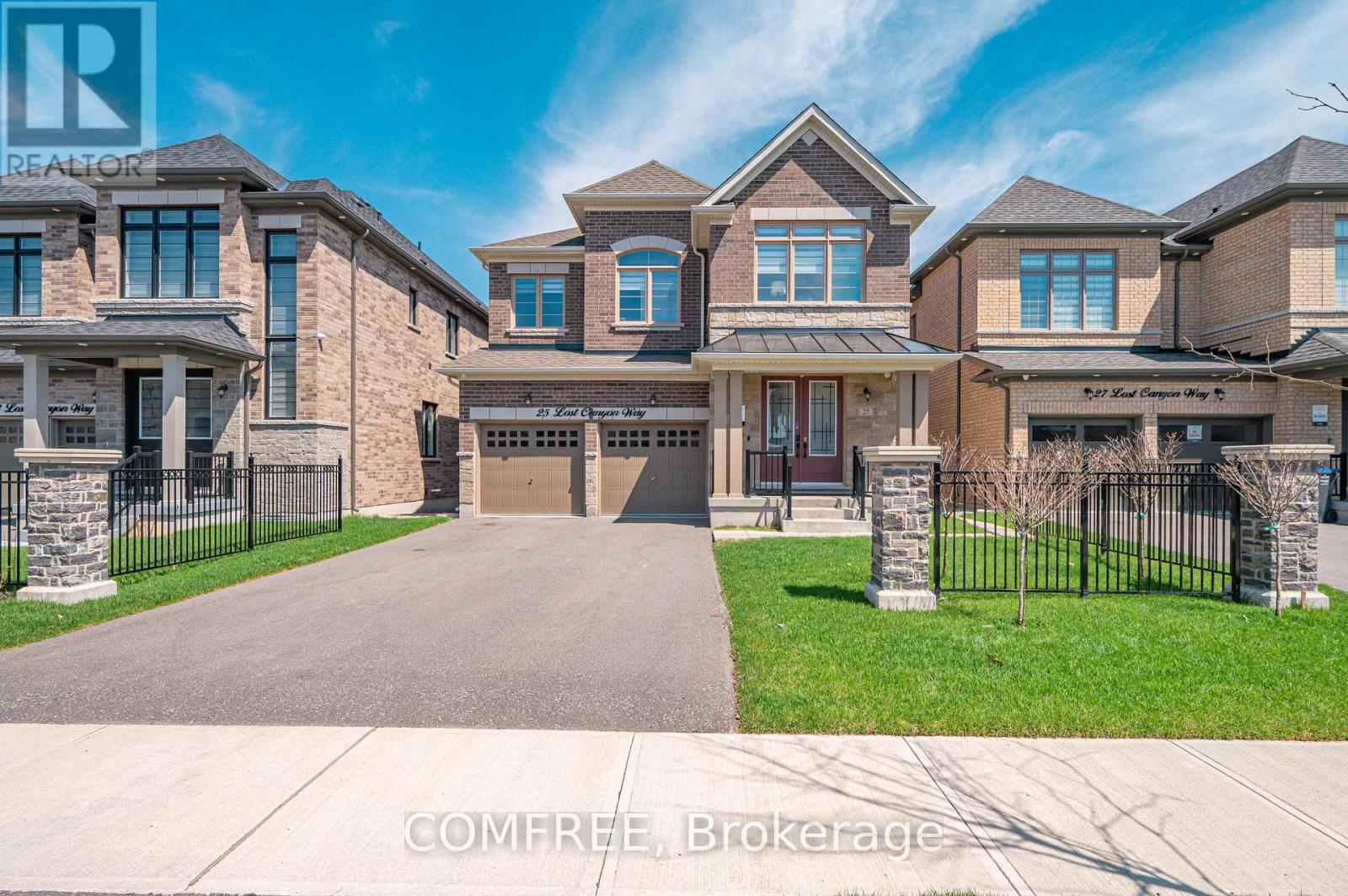 House – 25 LOST CANYON WAY, Brampton – photo 2