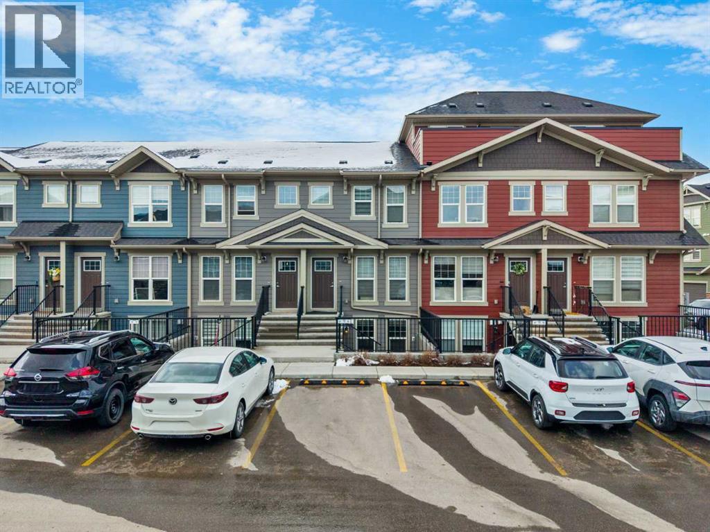 Row / Townhouse for Sale in 167 Cranbrook Square SE|Calgary, Alberta T3M3E3