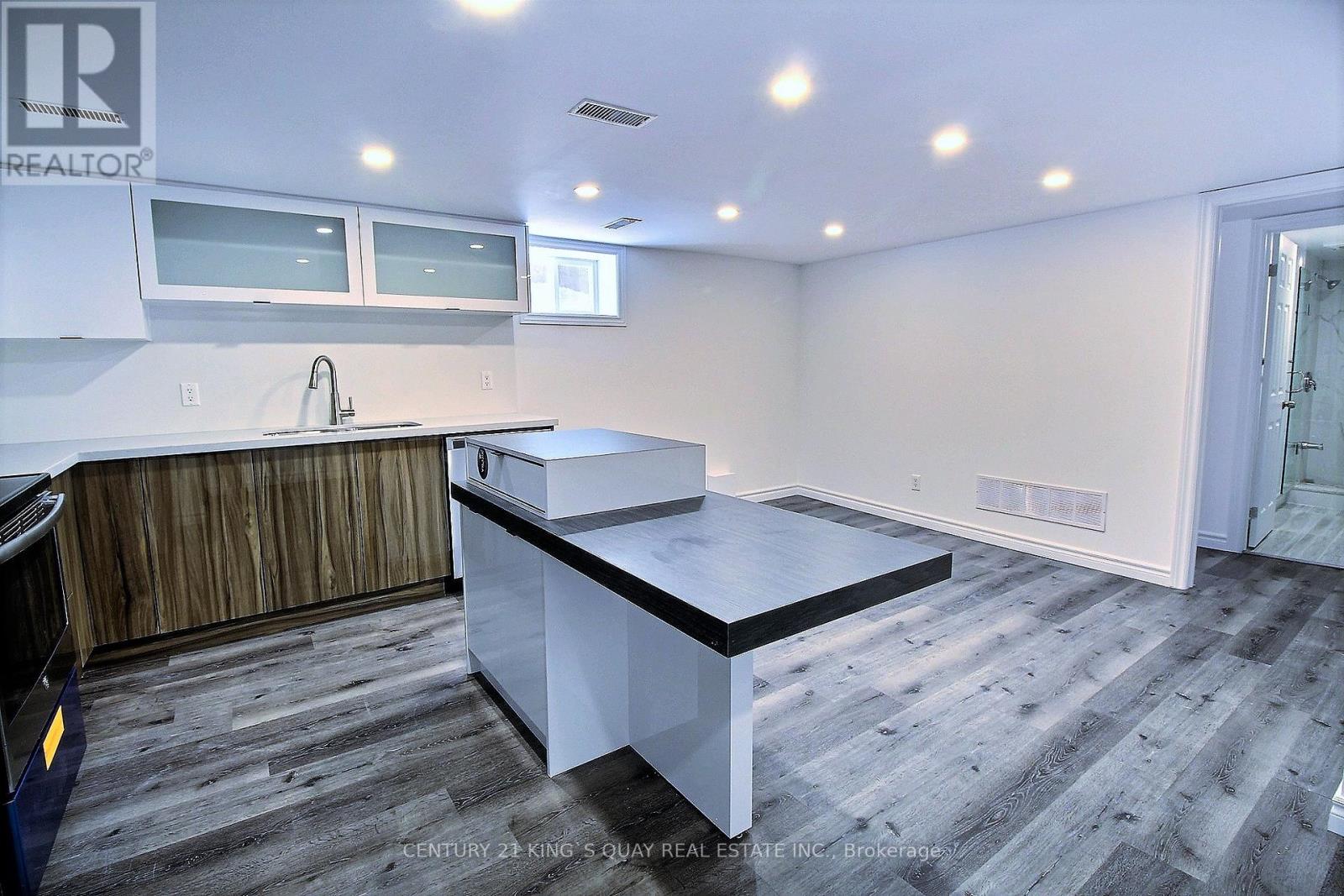 Fourplex – BSMT - 1763 BAYVIEW AVENUE, Toronto – photo 3