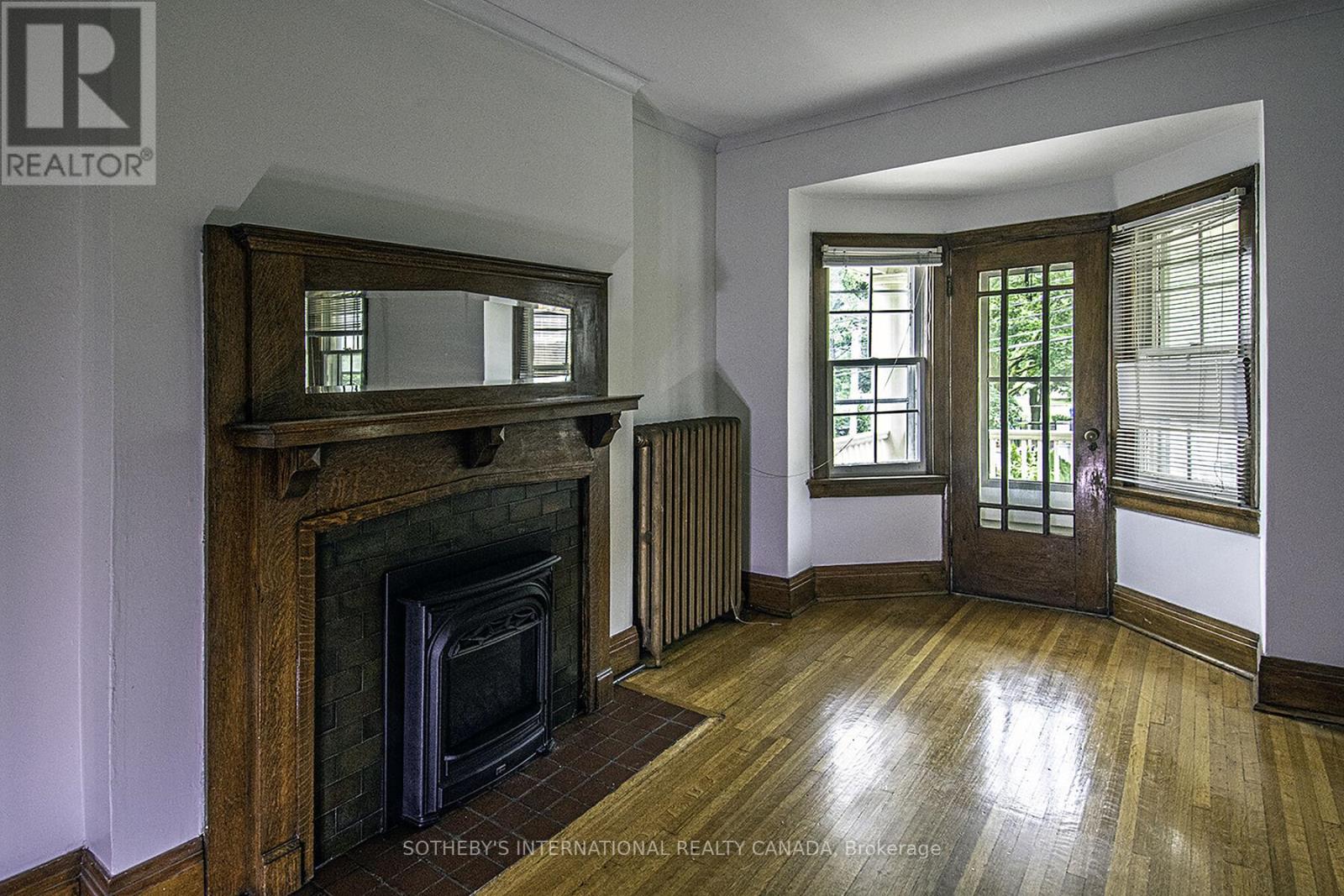 Duplex – UPPER - 19 MELGUND ROAD, Toronto – photo 2