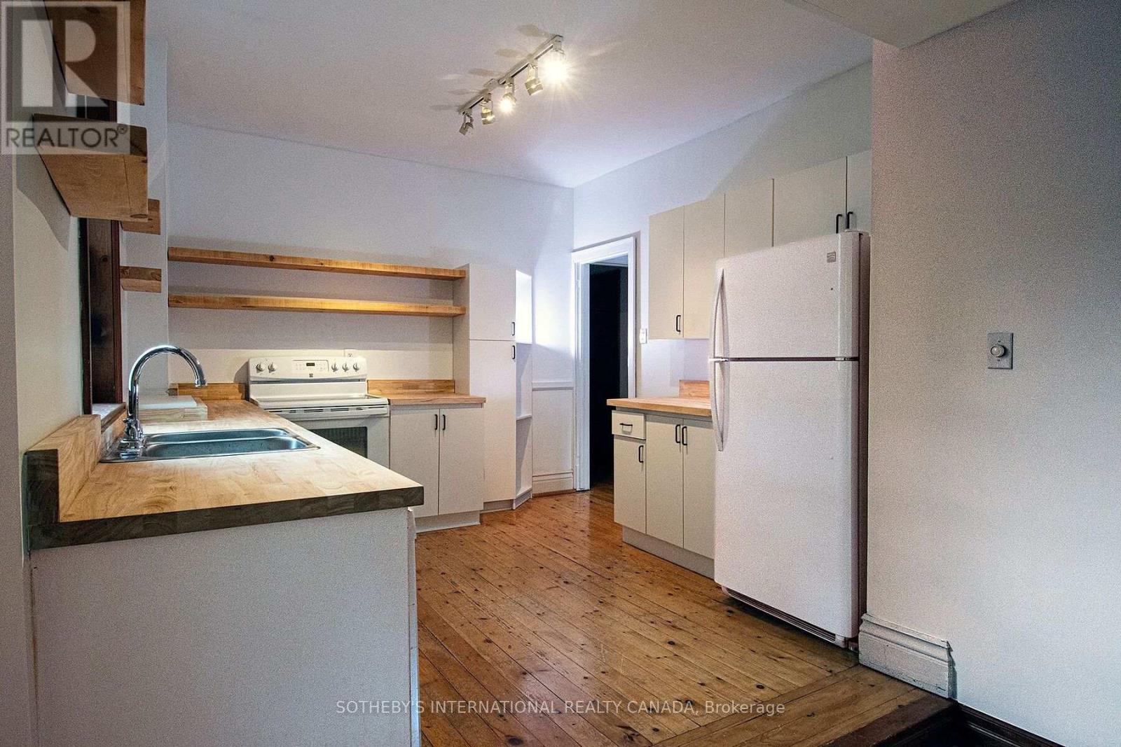 Duplex – UPPER - 19 MELGUND ROAD, Toronto – photo 4