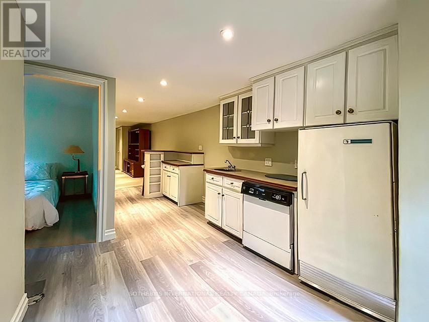 Duplex – MAIN + LOWER - 21 MELGUND ROAD, Toronto – photo 3