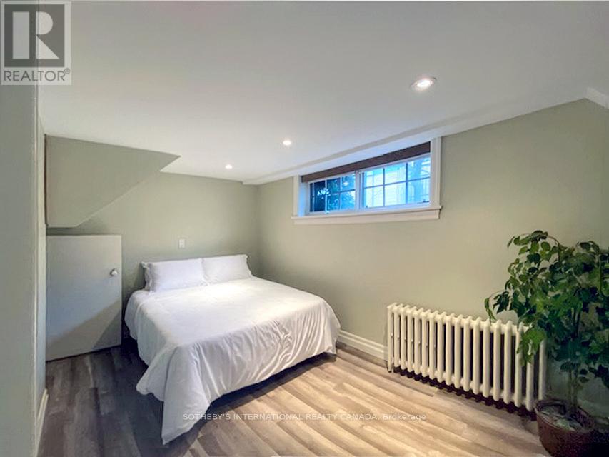 Duplex – MAIN + LOWER - 21 MELGUND ROAD, Toronto – photo 4