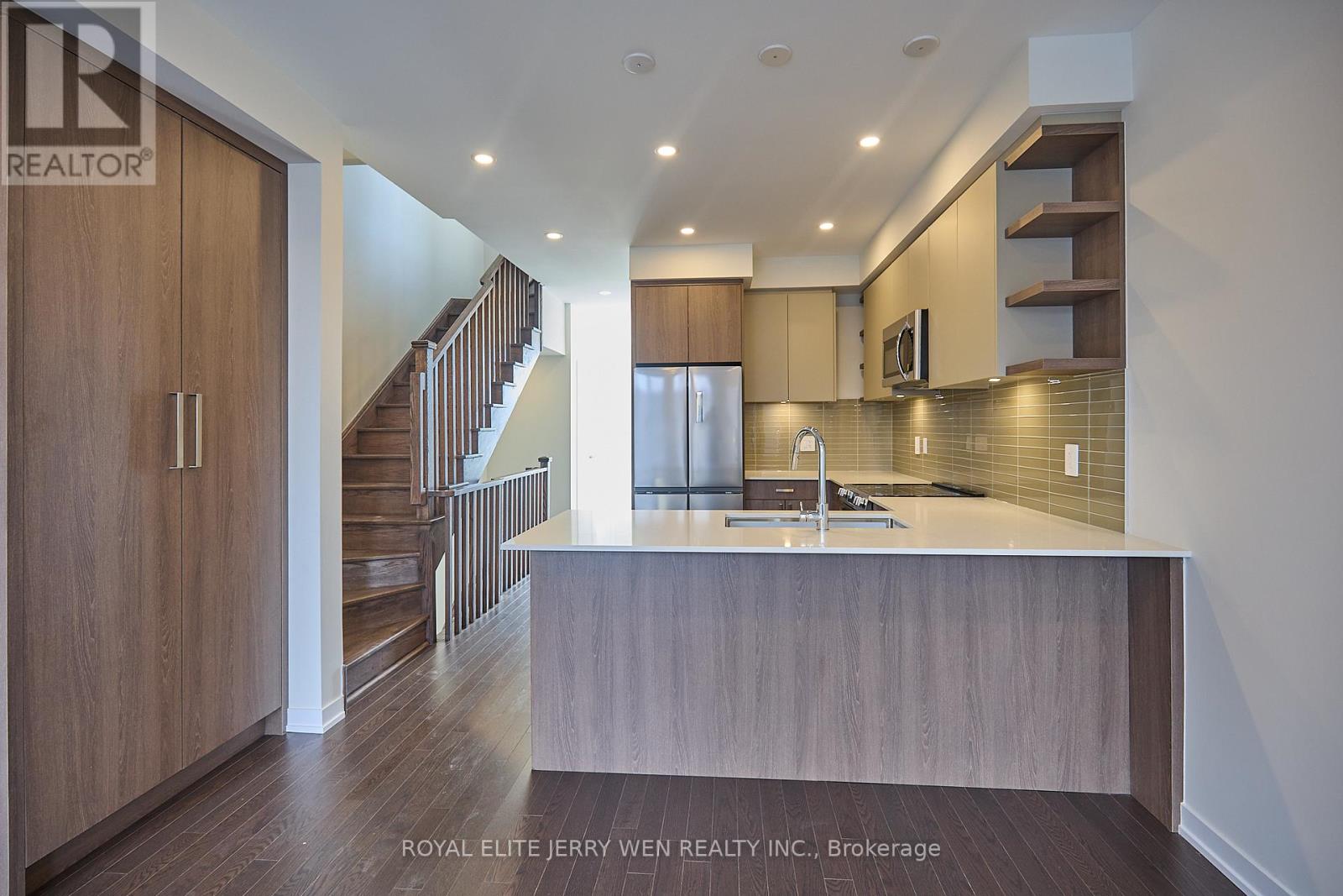 Row / Townhouse – 60 GREEN GARDENS BOULEVARD N, Toronto – photo 3
