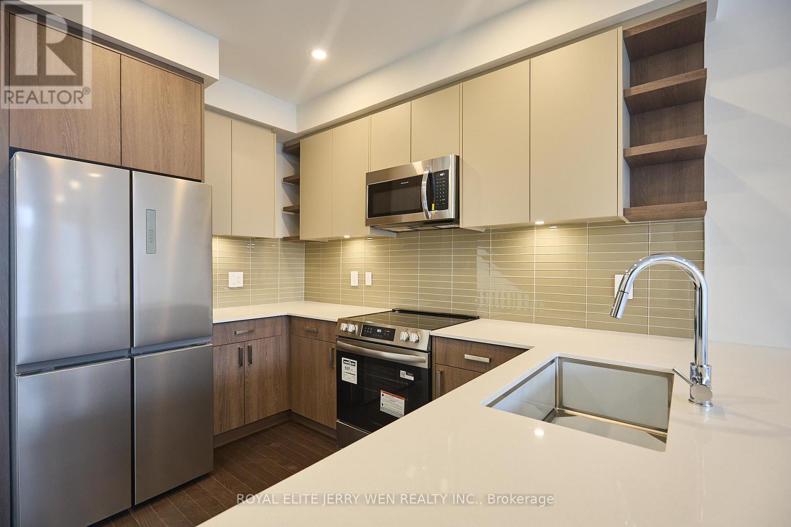 Row / Townhouse – 60 GREEN GARDENS BOULEVARD N, Toronto – photo 4