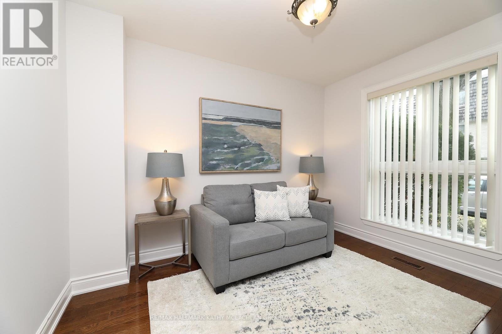 Row / Townhouse – 38 CRIMSON MILLWAY, Toronto – photo 3