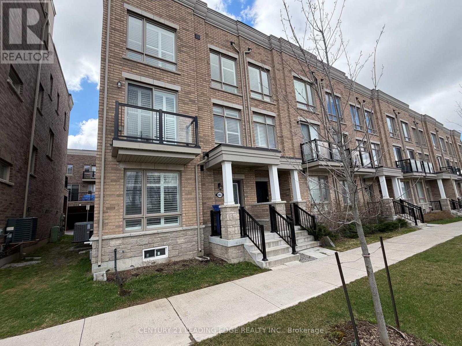 Row / Townhouse – 6863 MAIN STREET, Whitchurch-Stouffville – photo 2