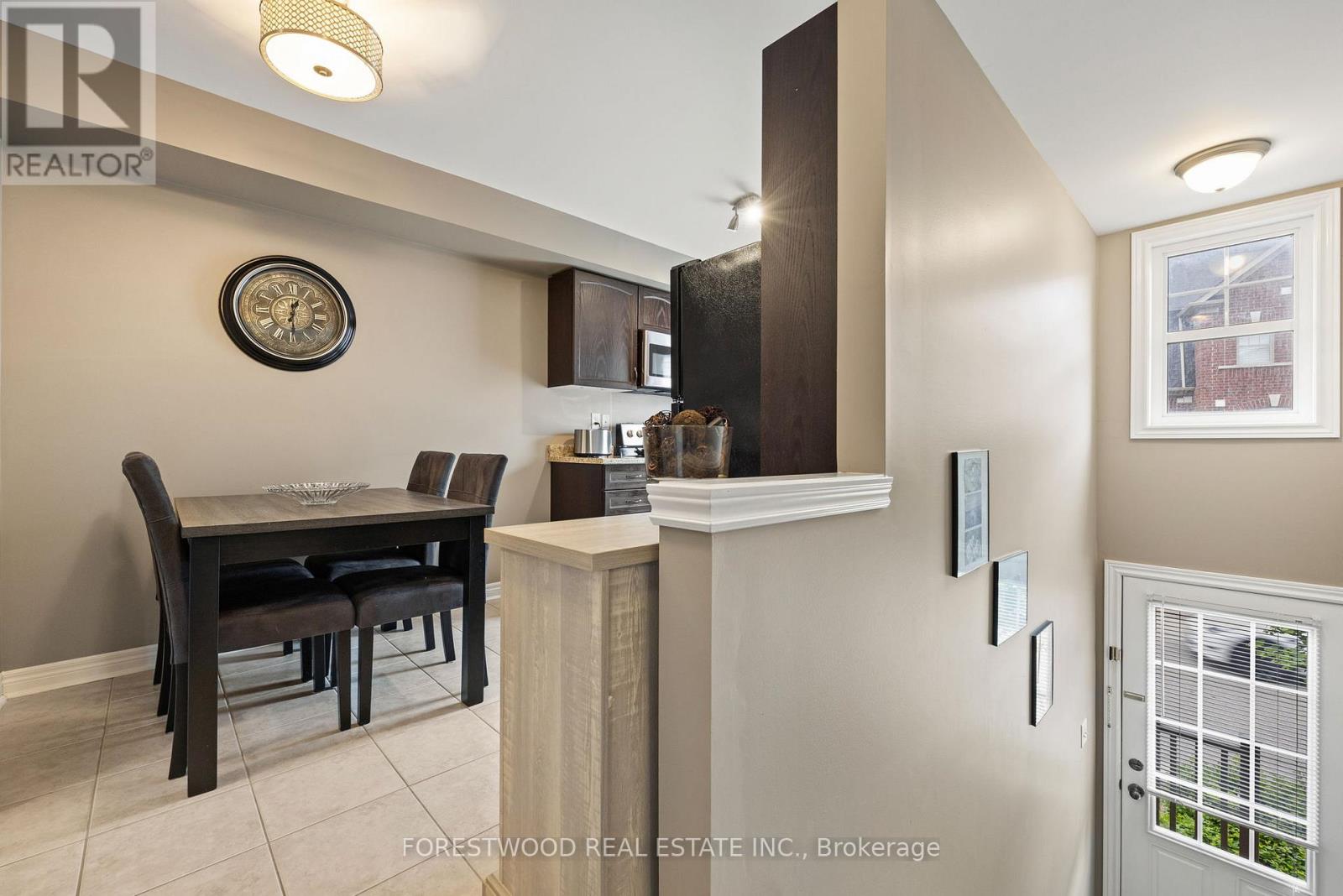 Row / Townhouse – 3 BATTALION ROAD, Brampton – photo 2