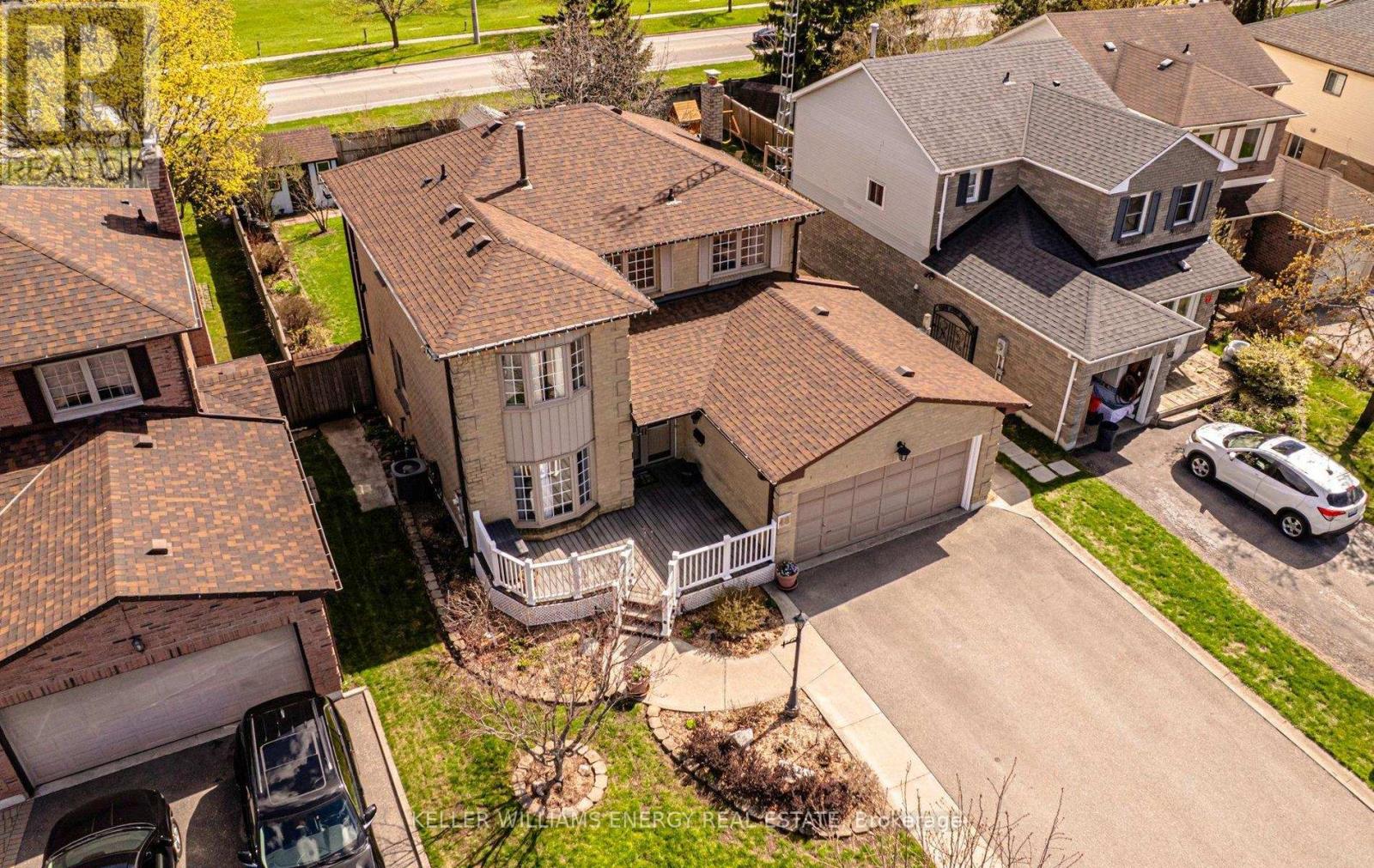 House – 48 FAIRMEADOW PLACE, Whitby – photo 3