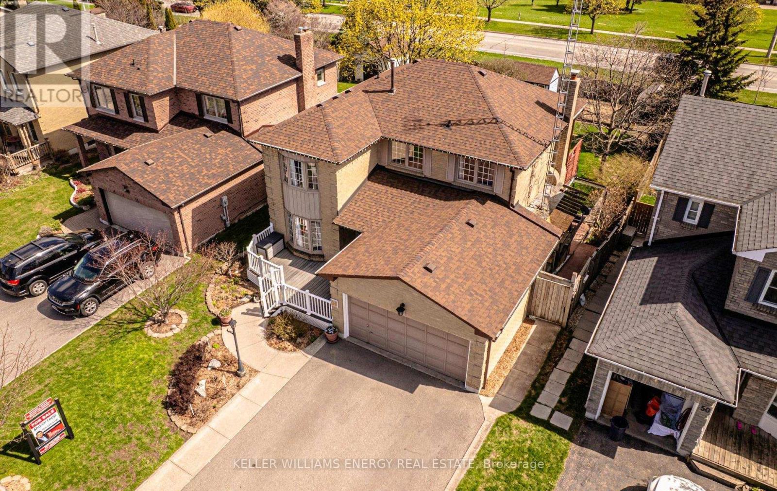 House – 48 FAIRMEADOW PLACE, Whitby – photo 4