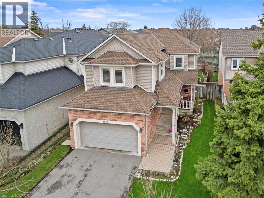 House – 5640 WELLS Place, Mississauga – photo 2