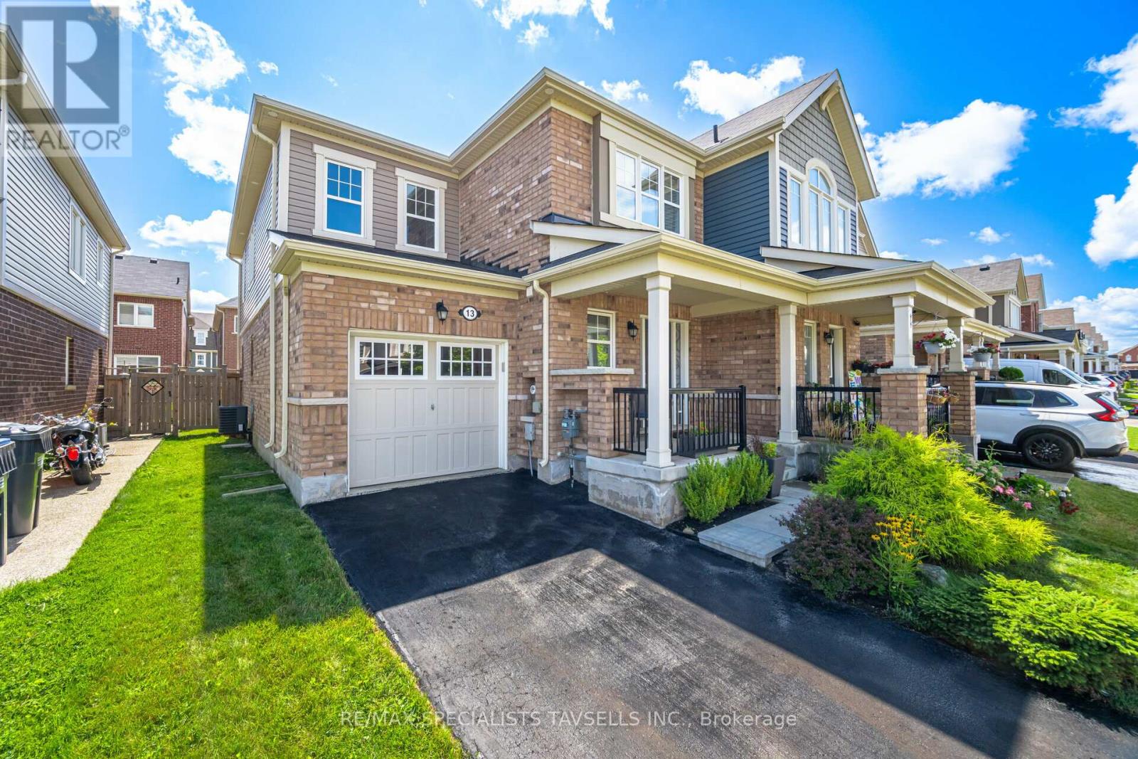 Row / Townhouse – 13 LOTHBURY DRIVE, Brampton – photo 2