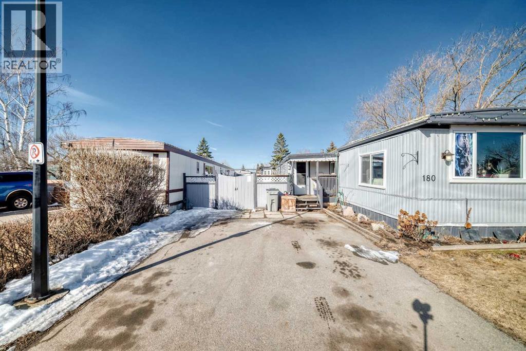 Mobile Home for Sale in 180, 6724 17 Avenue SE|Calgary, Alberta T2A0W5