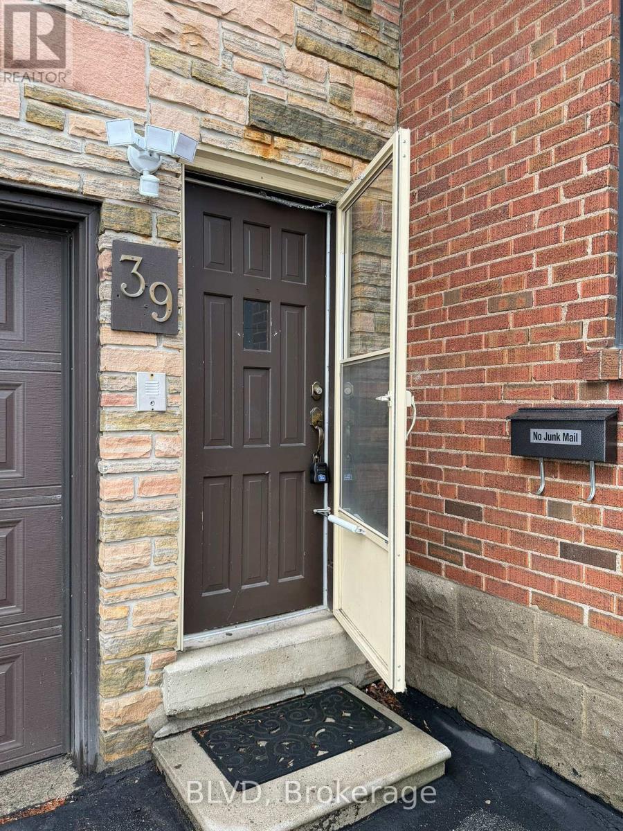 House – BSMNT - 39 JOHNSTON AVENUE, Toronto – photo 2