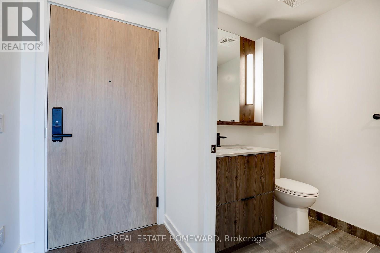 Apartment – 2410 - 5 DEFRIES STREET, Toronto – photo 2