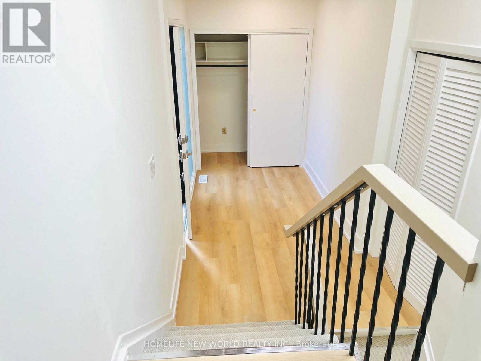 House – FRONT - 215 DUNVIEW AVENUE, Toronto – photo 3