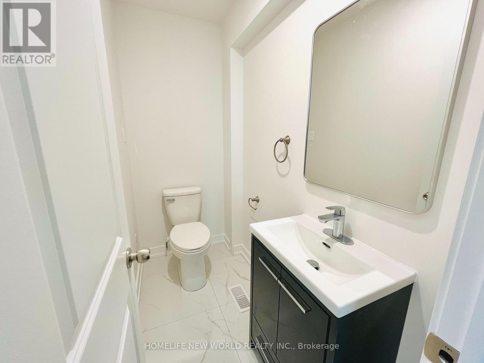 House – FRONT - 215 DUNVIEW AVENUE, Toronto – photo 4