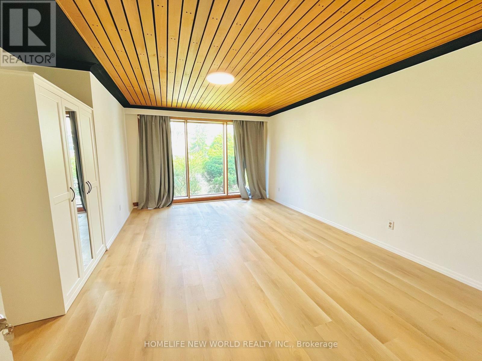 House – FRONT - 215 DUNVIEW AVENUE, Toronto – photo 5