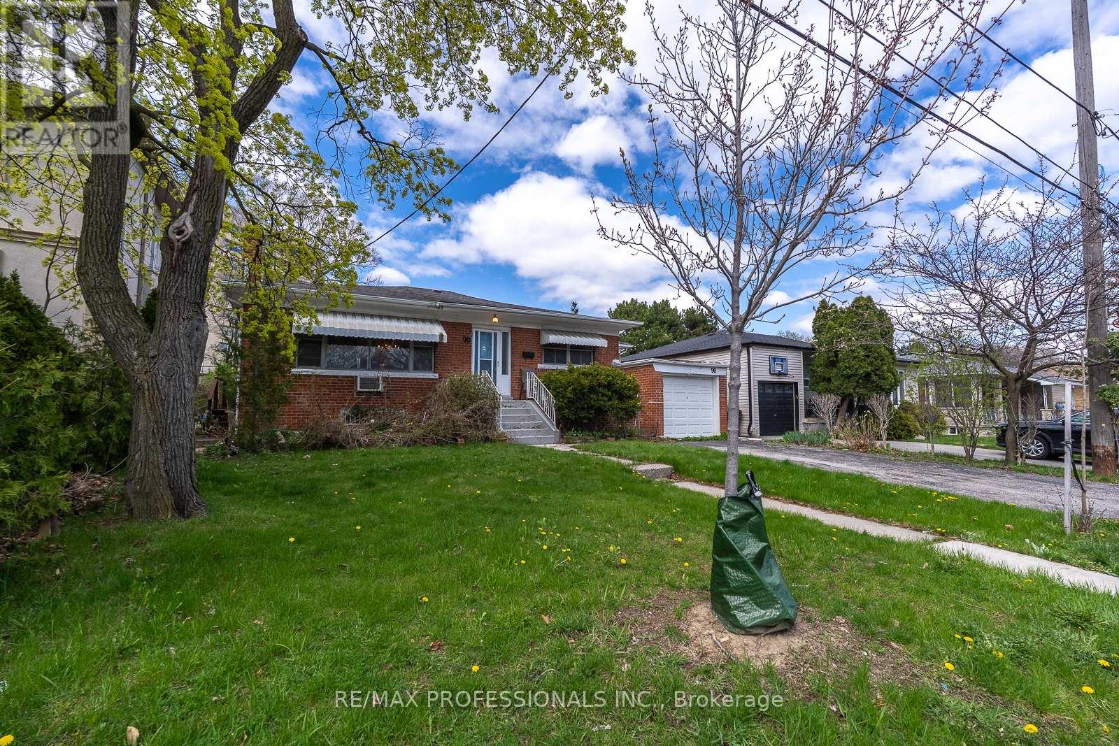 House – 90 BAYCREST AVENUE, Toronto – photo 2