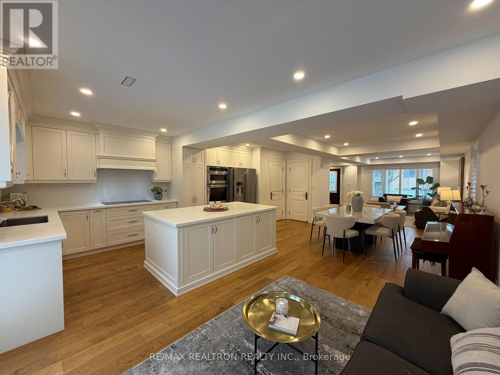 House – 98 POYNTZ AVENUE, Toronto – photo 3