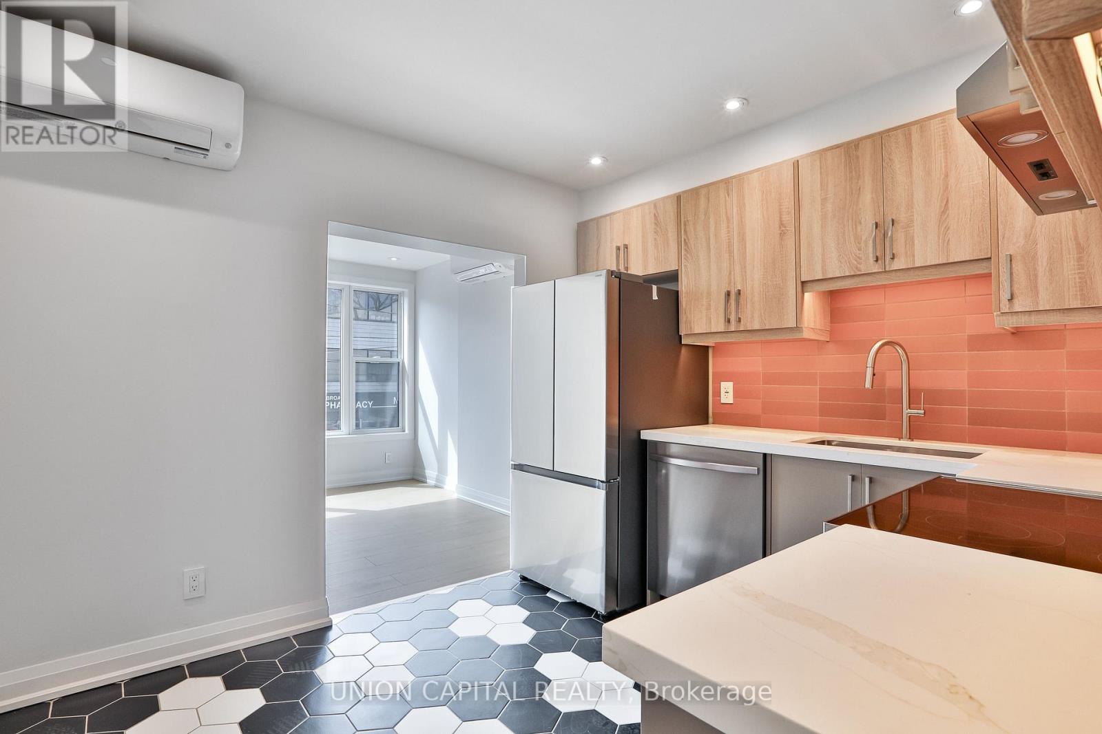 Residential Commercial Mix – 1 - 612 GERRARD STREET E, Toronto – photo 2