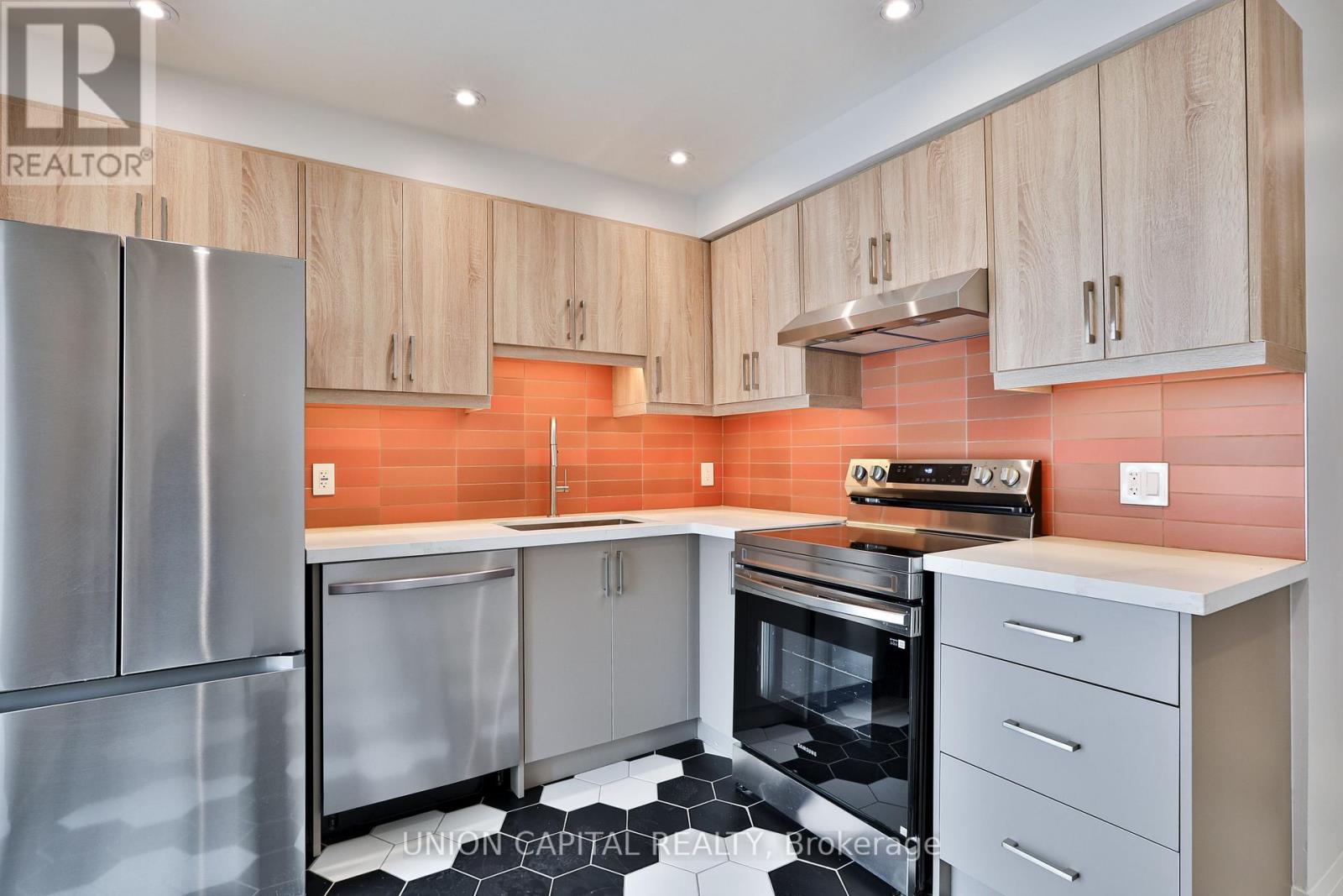 Residential Commercial Mix – 1 - 612 GERRARD STREET E, Toronto – photo 3