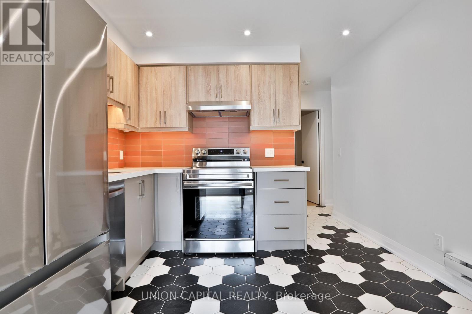 Residential Commercial Mix – 1 - 612 GERRARD STREET E, Toronto – photo 4
