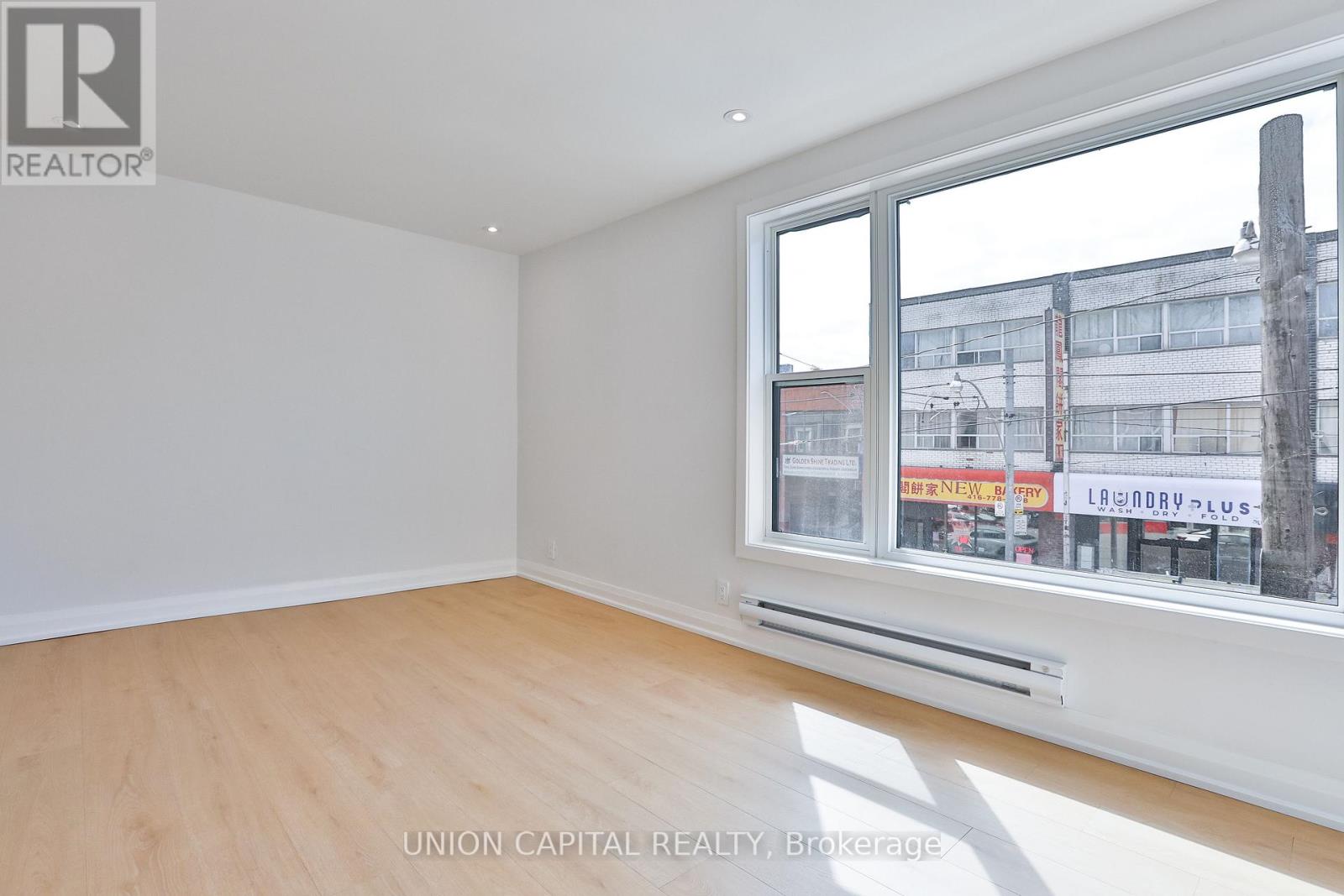 Residential Commercial Mix – 1 - 612 GERRARD STREET E, Toronto – photo 5