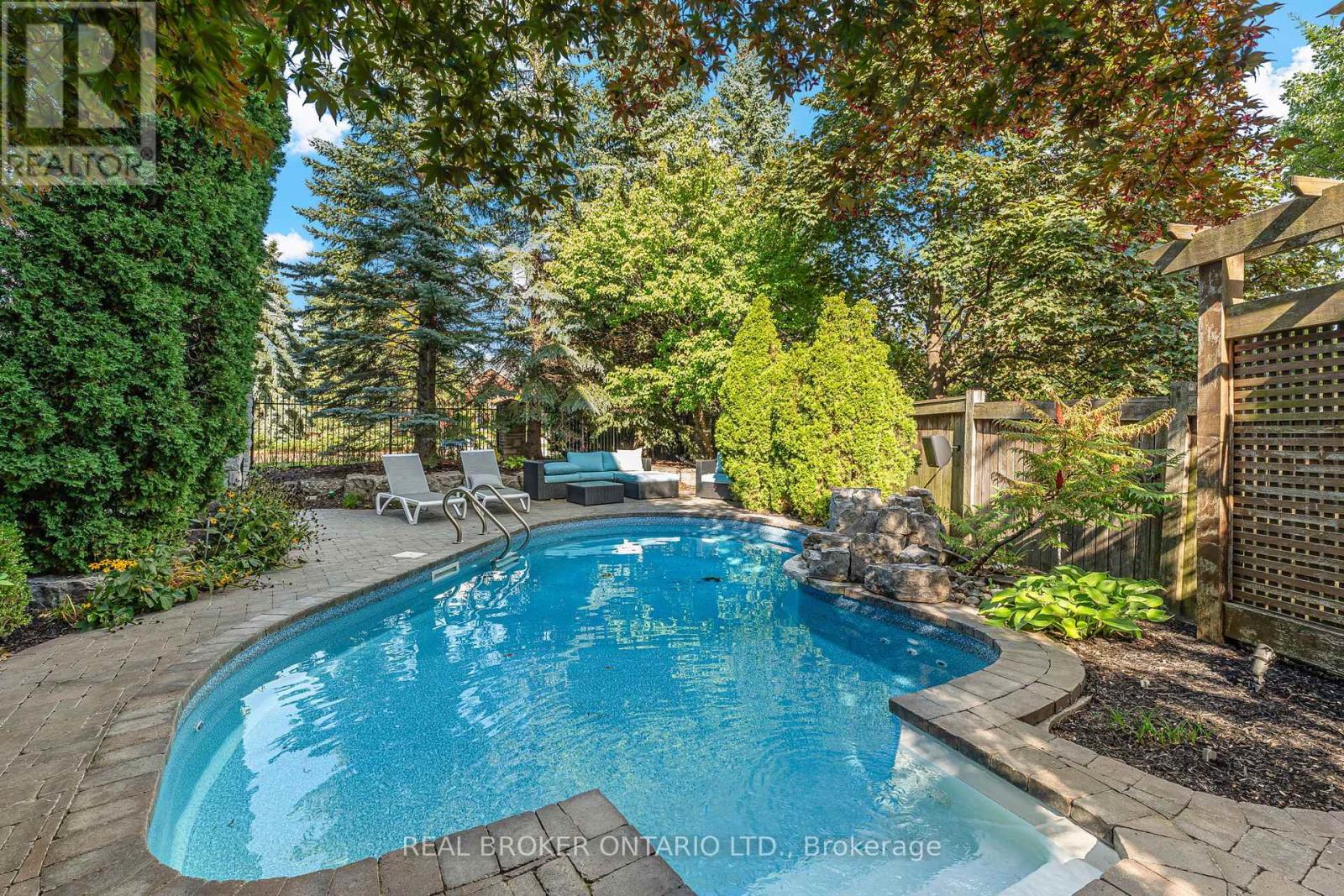 House – 2000 PEAK PLACE, Oakville – photo 2