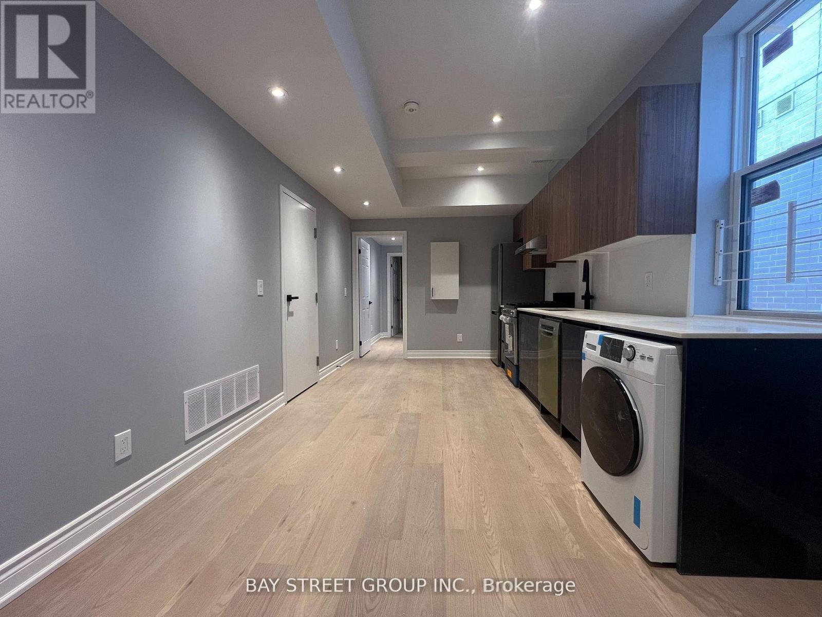 Triplex – 203 - 2386 LAKE SHORE BOULEVARD W, Toronto – photo 2