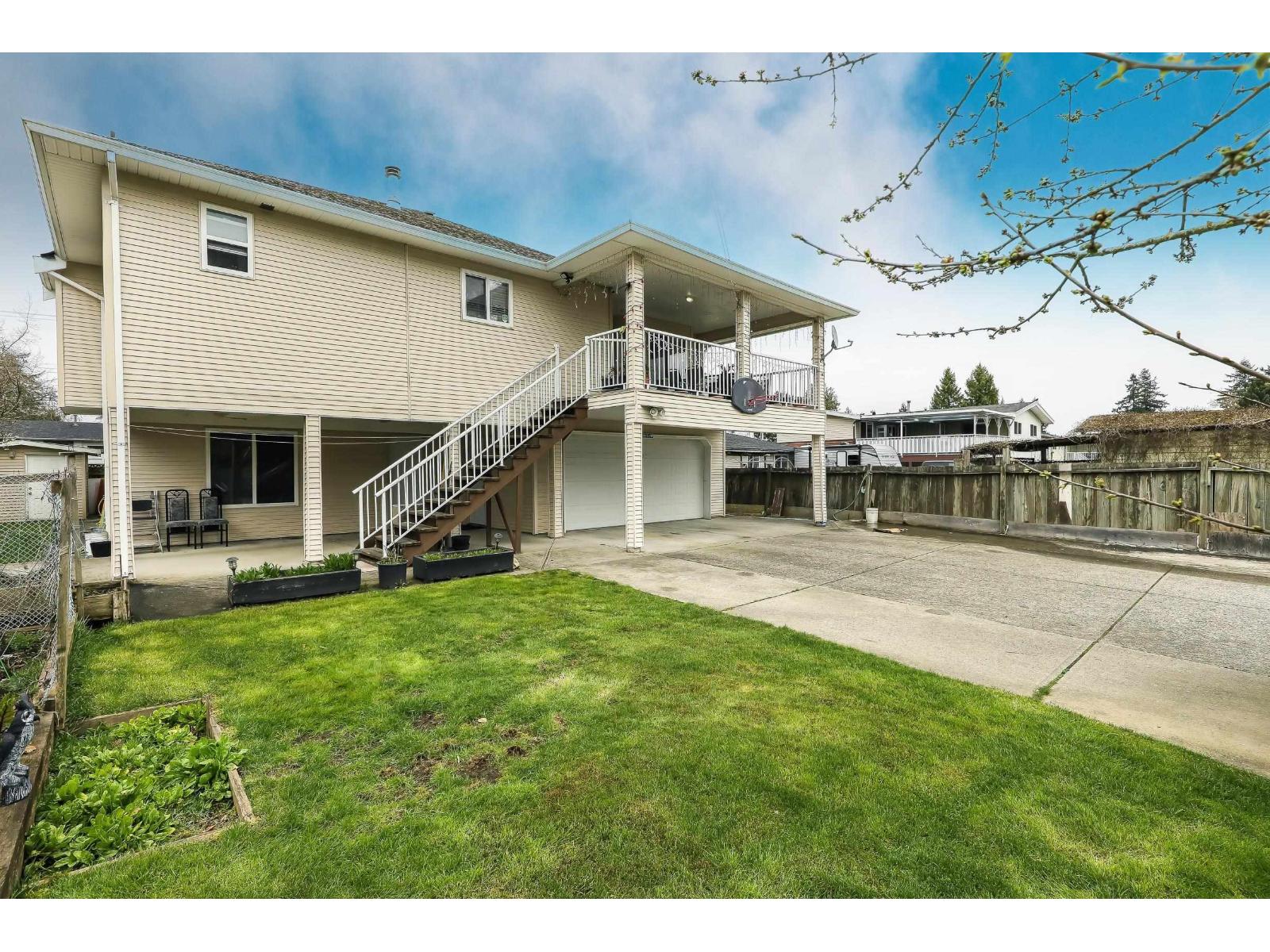 For sale: 14076 72 AVENUE, Surrey, British Columbia V1Y7P9