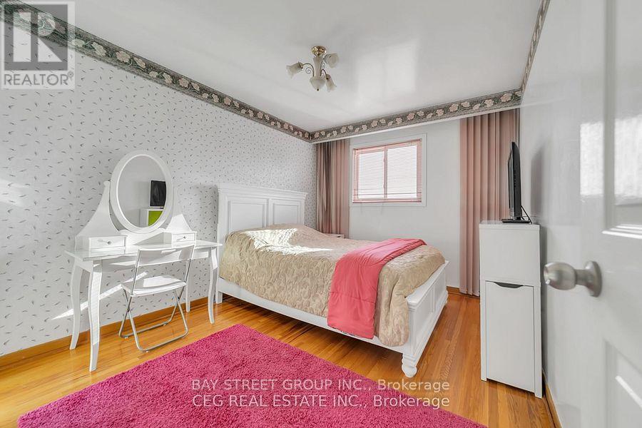 House – UPPER - 204 FAIRGLEN AVENUE W, Toronto – photo 2