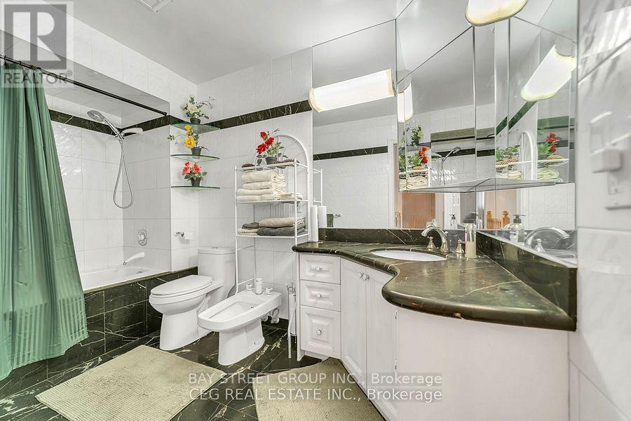 House – UPPER - 204 FAIRGLEN AVENUE W, Toronto – photo 3