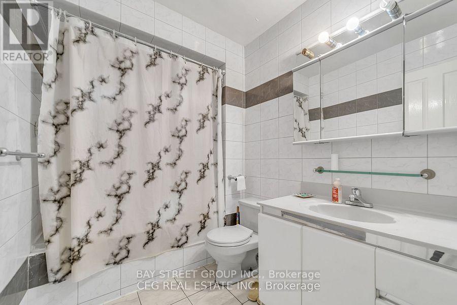 House – UPPER - 204 FAIRGLEN AVENUE W, Toronto – photo 4