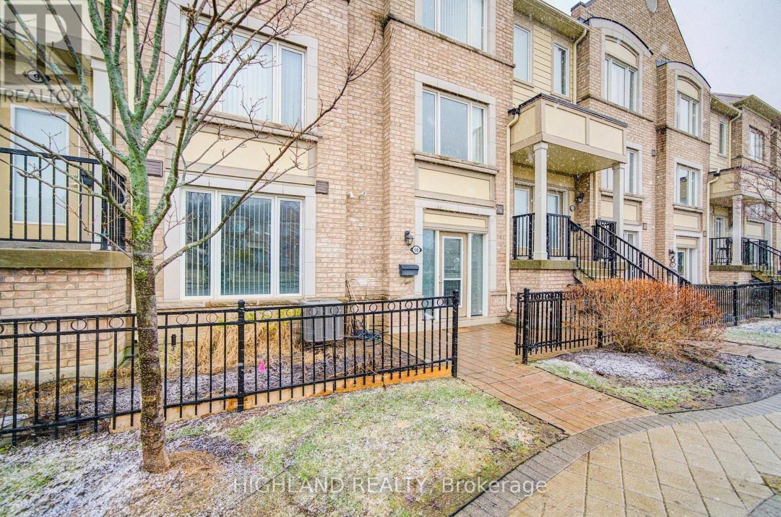 Row / Townhouse – 10 - 3115 BOXFORD CRESCENT, Mississauga – photo 2
