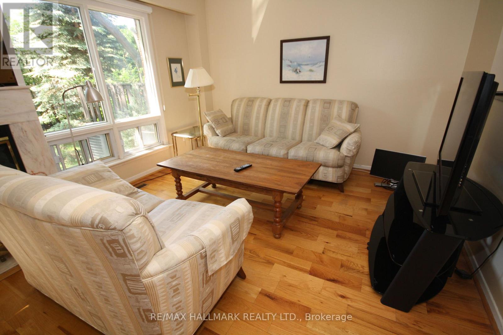 Row / Townhouse – 70 ENGLISH IVYWAY WAY, Toronto – photo 2