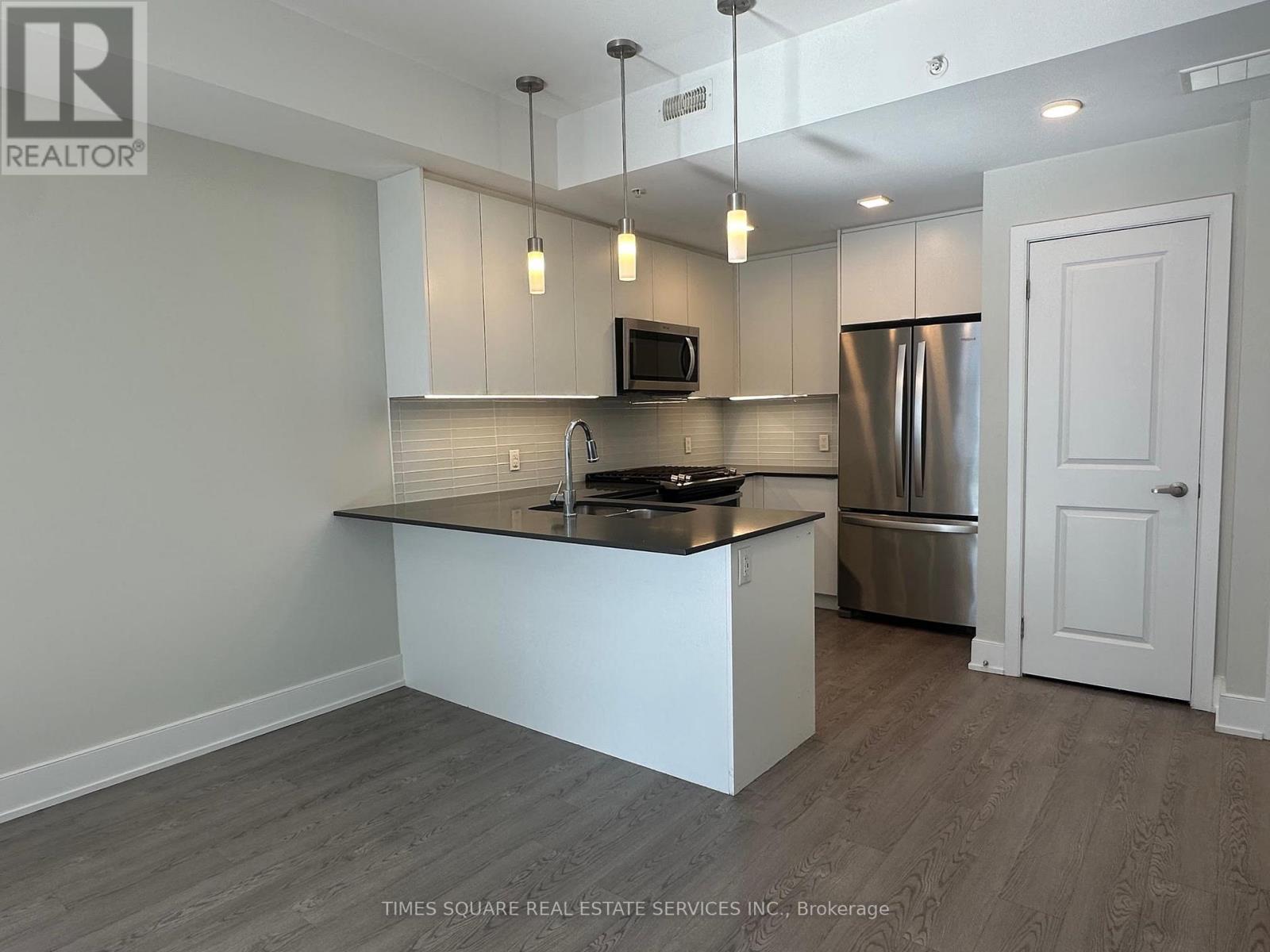 Row / Townhouse – 11 - 1265 BIRCHMOUNT ROAD, Toronto – photo 3