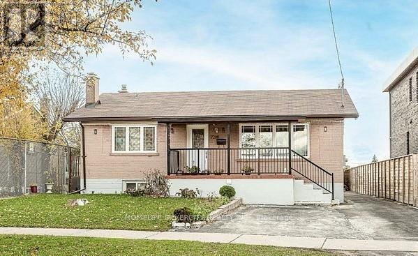House – 7208 HERMITAGE ROAD, Mississauga – photo 2