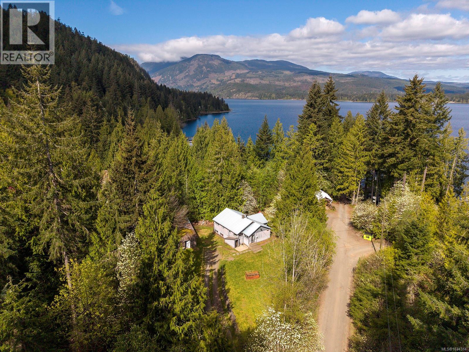 For sale: 10 Horbury Rd, Cumberland, British Columbia V0R1S0 - 1034314 ...
