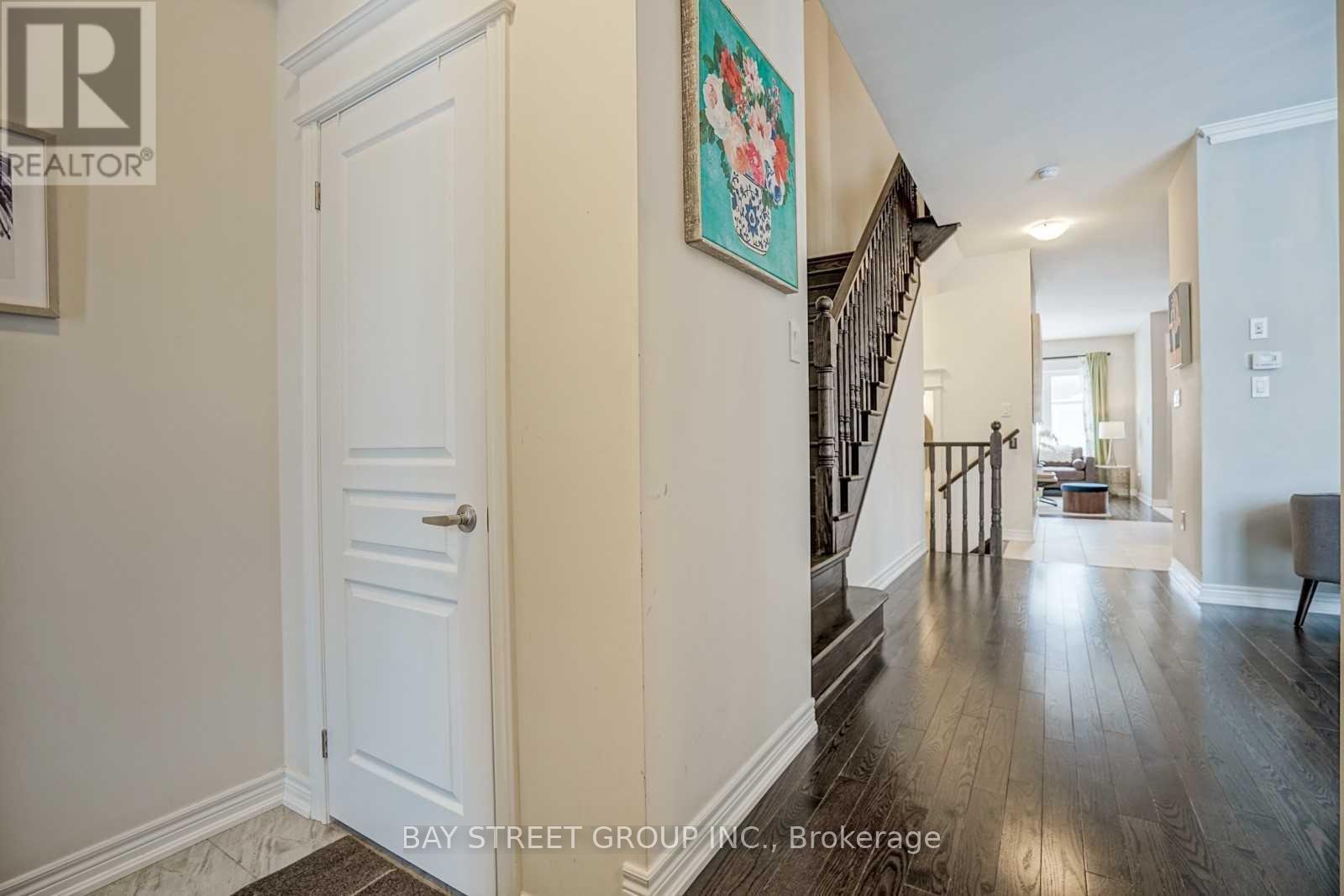 House – 24 PLANTAIN LANE, Richmond Hill – photo 2