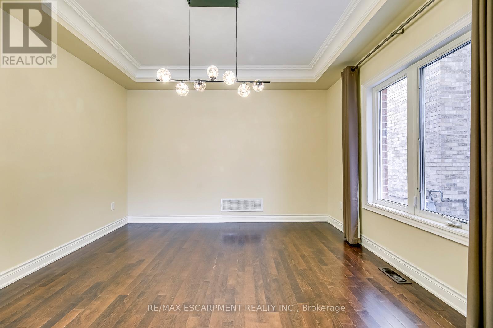 House – 2492 CHAPLIN ROAD, Oakville – photo 4