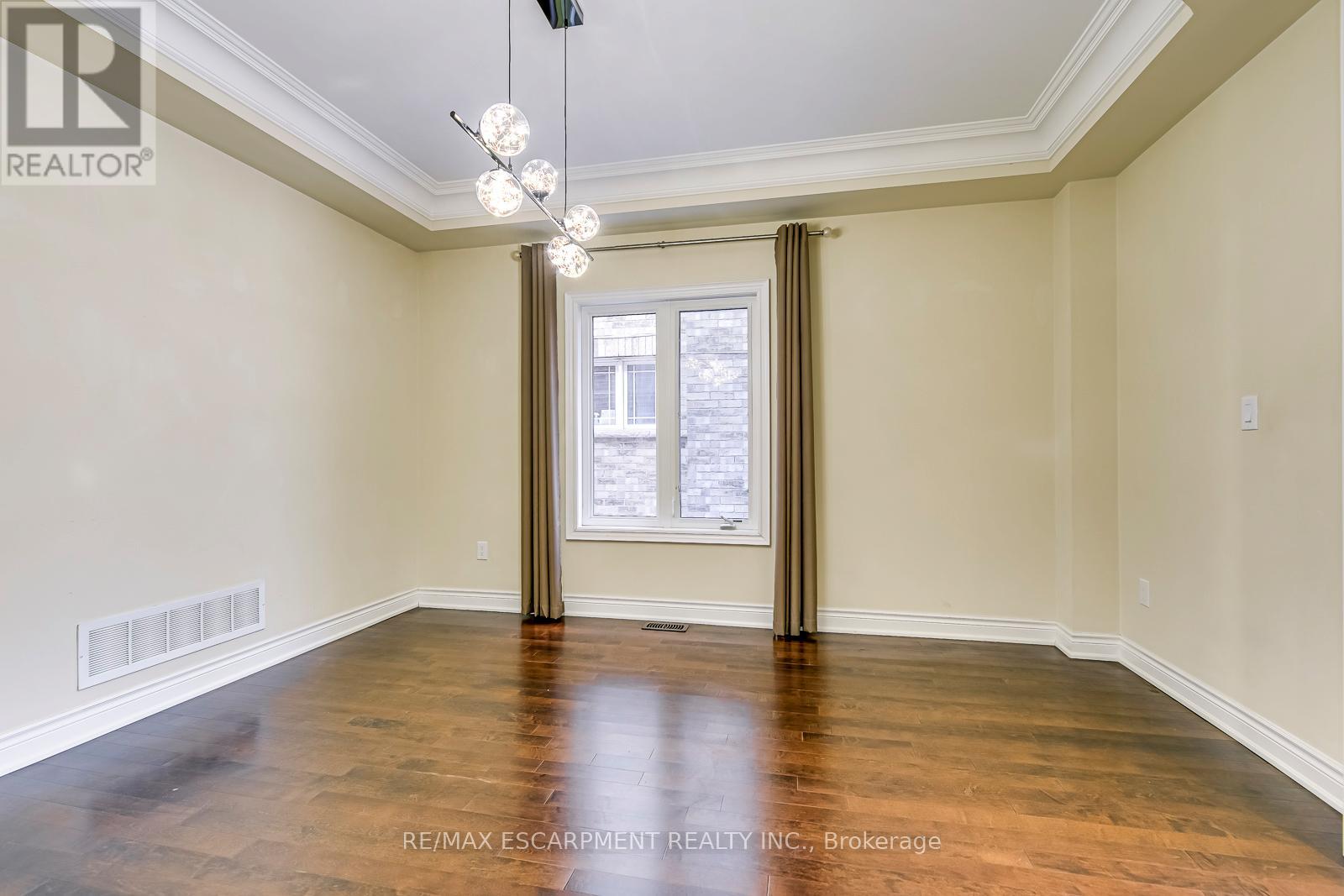 House – 2492 CHAPLIN ROAD, Oakville – photo 5