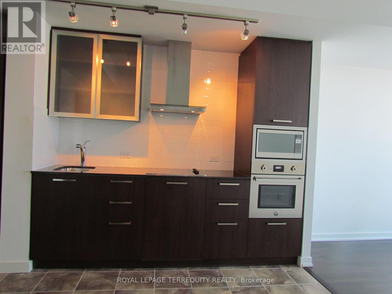 Apartment – 5310 - 12 YORK STREET, Toronto – photo 4