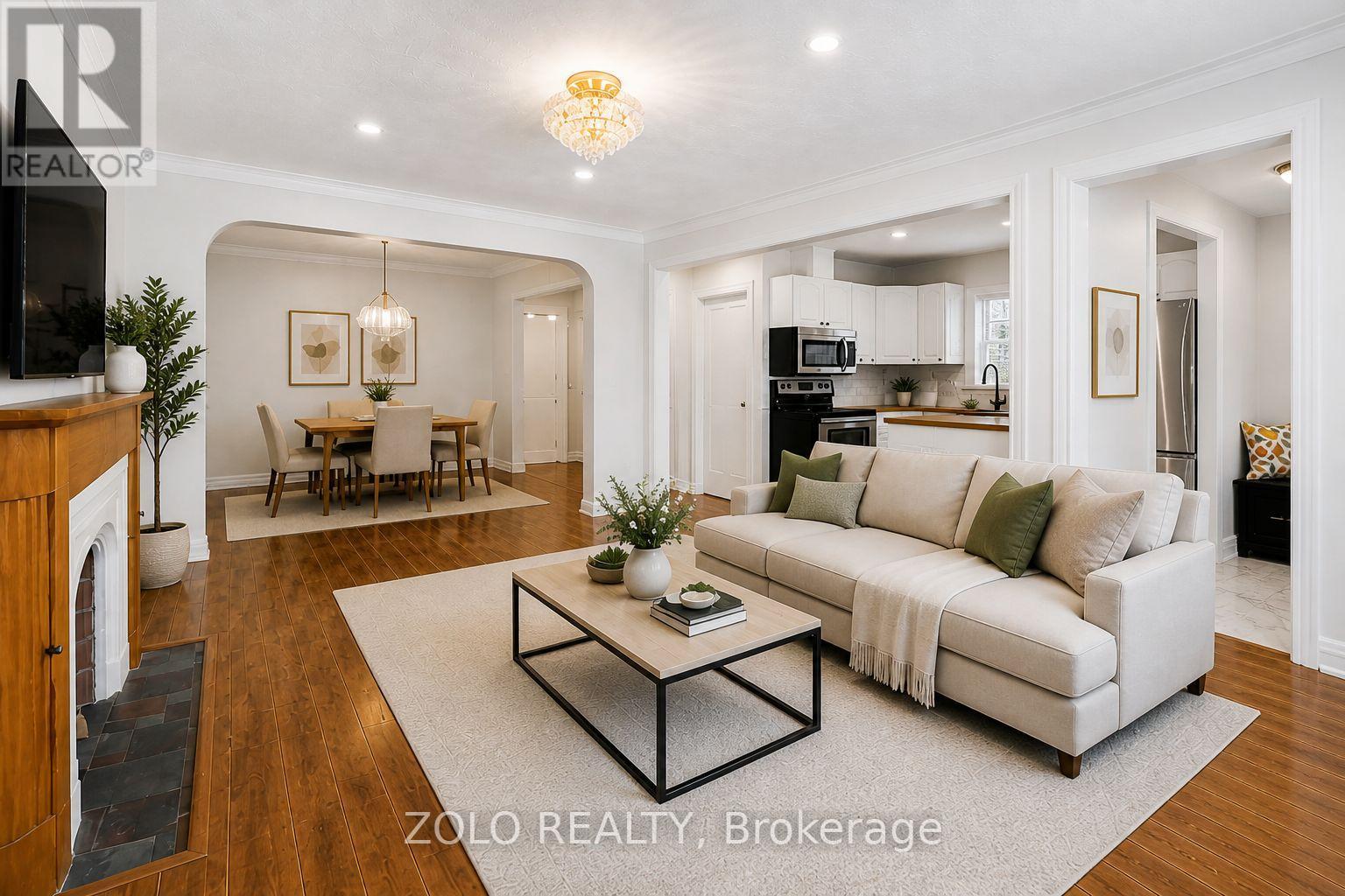 House – 461 O'CONNOR DRIVE, Toronto – photo 2